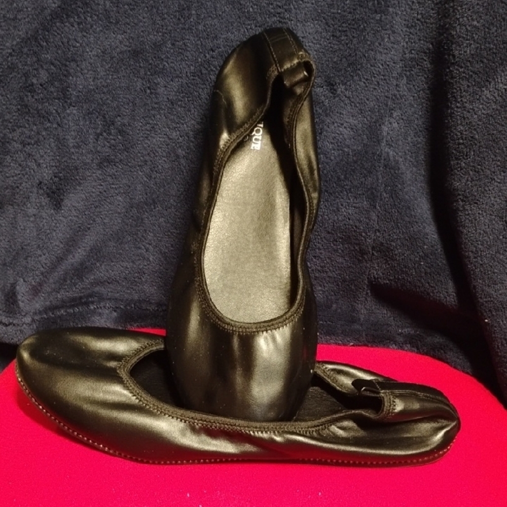 Classic Black Women's Flats - Picture 3 of 7